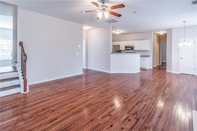 Building Photo - 2849 Suttonwood Way NE