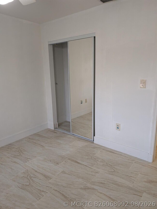 Building Photo - 9851 SW 117th Ct