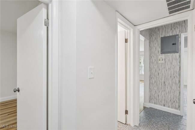 Building Photo - 3279 Warrensville Center Rd