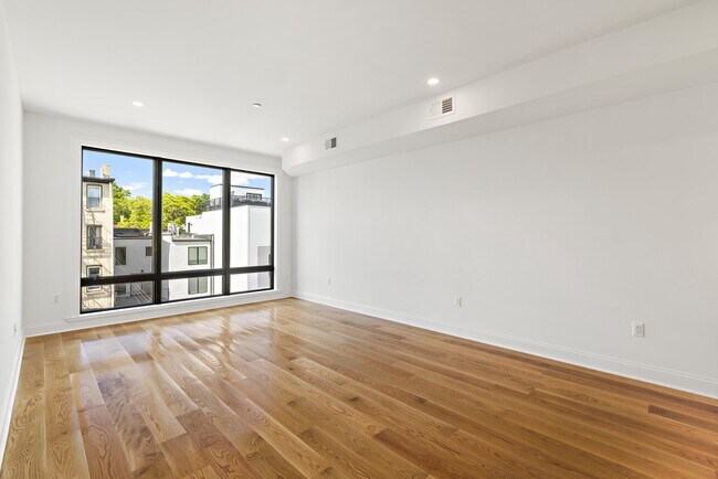 Building Photo - 318 4th St