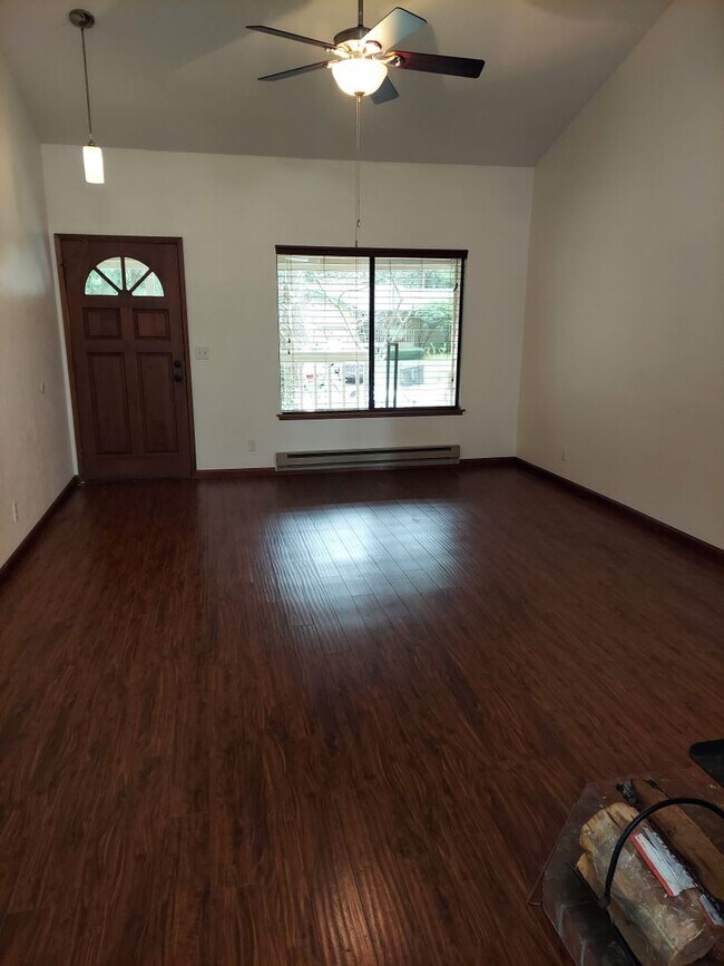 Building Photo - 50-54 NW Lopez Ln