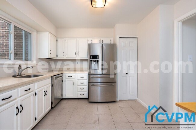 Building Photo - 400 Colonial Ridge Ln