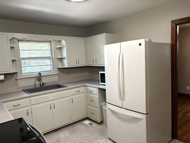 Building Photo - 4106 Woodlawn Pike
