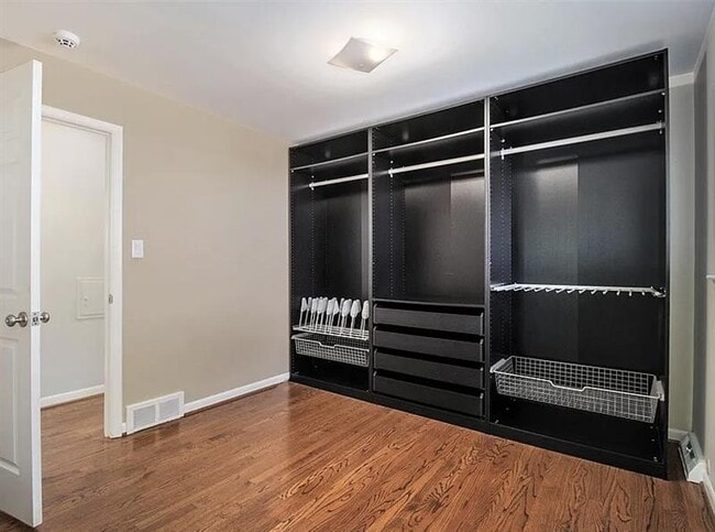 Building Photo - EXQUISITE Hillside Home