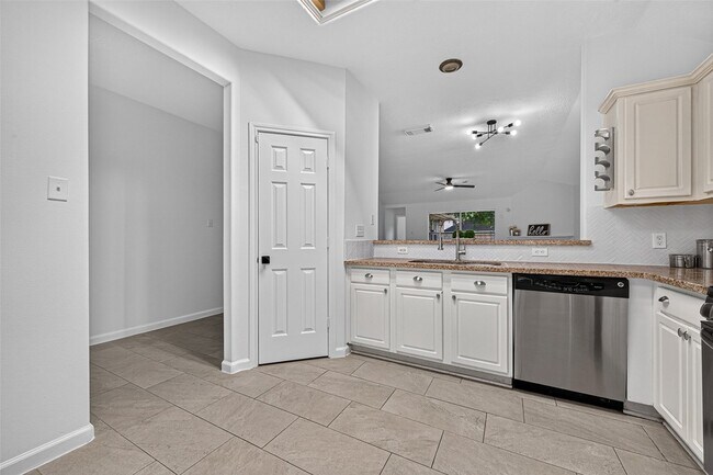 Building Photo - 3118 Aylesworth Ct