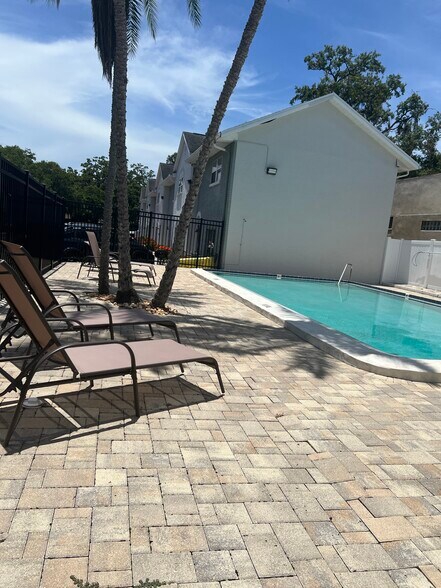 Building Photo - 5653 Townhouse Dr