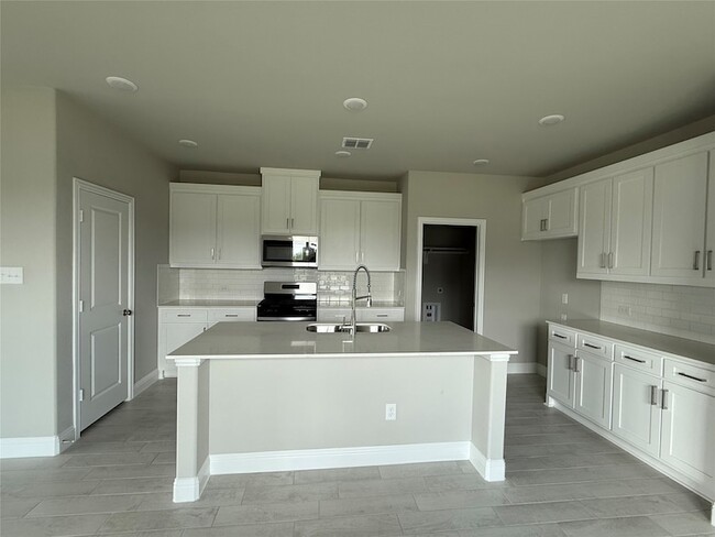 Building Photo - 804 Sicily Blvd