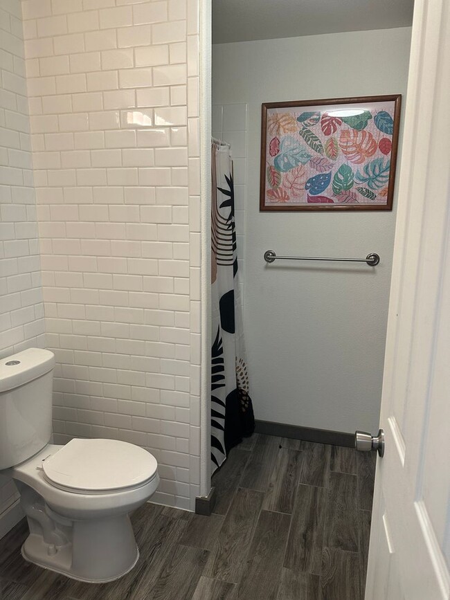 Building Photo - Free Perks, Spacious 4-Bedroom, 3-Bath Home!