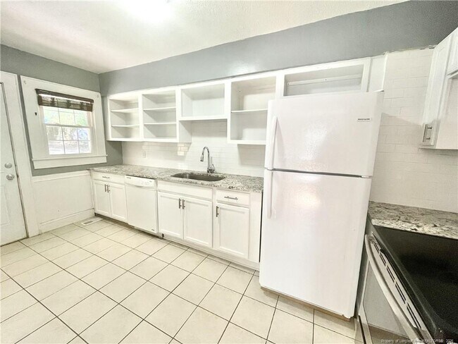 Building Photo - 727 Greenland Dr