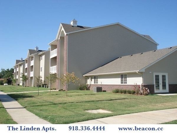 Building Photo - 812 E 8th St