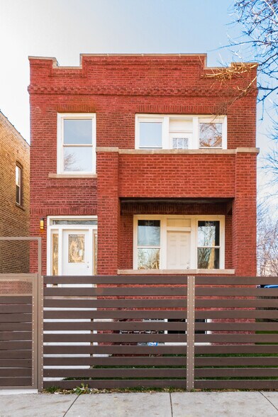 Front - 634 N Hamlin Ave