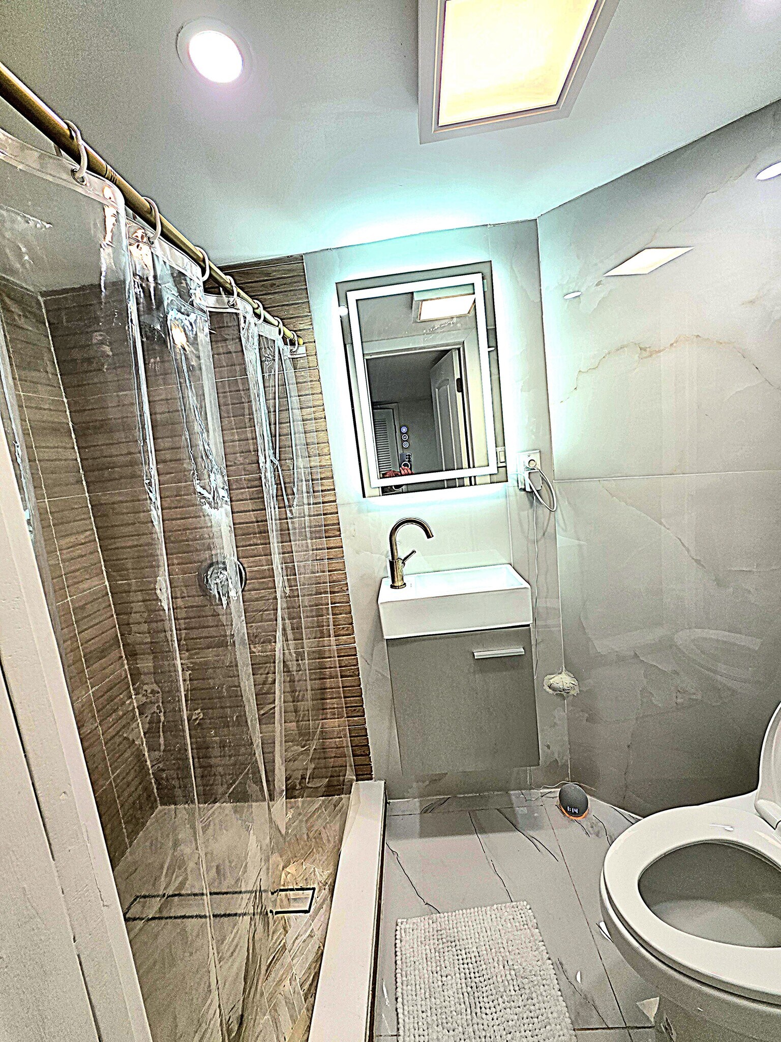 Building Photo - 640 Derby Ave