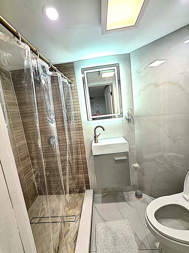 Building Photo - 640 Derby Ave