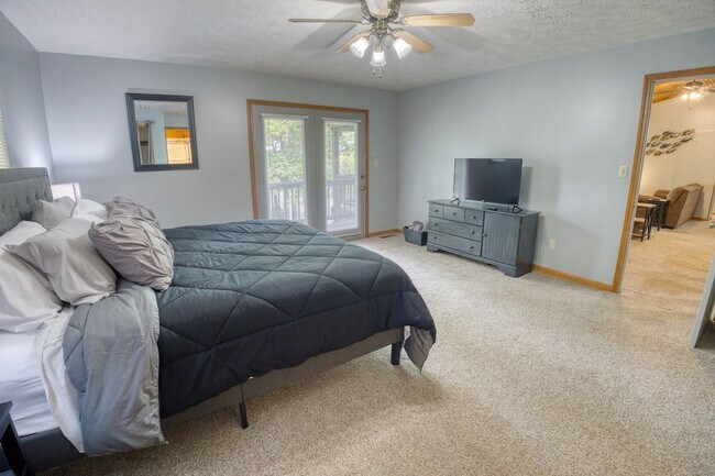 Building Photo - Monthly Waterfront Cabin with Slip