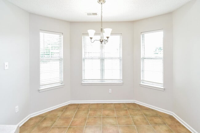 Building Photo - 2848 Pinnacle Dr
