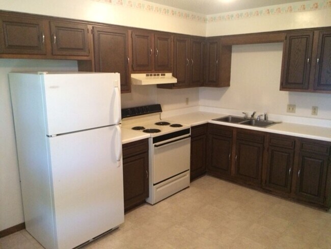Building Photo - 6839-6841 Woodlake