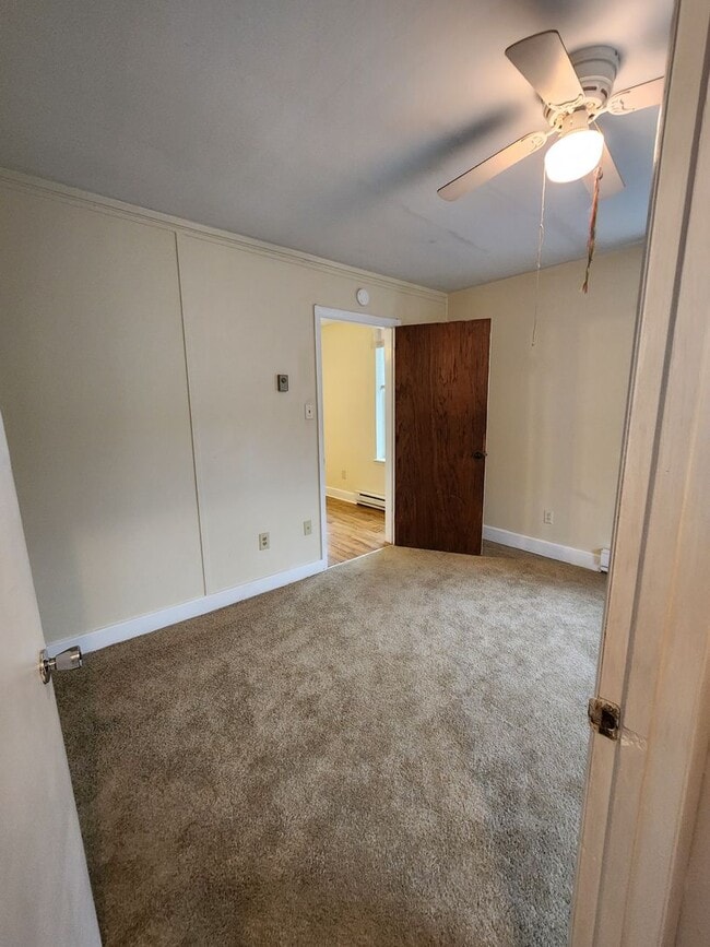 Building Photo - 1 E Elger St