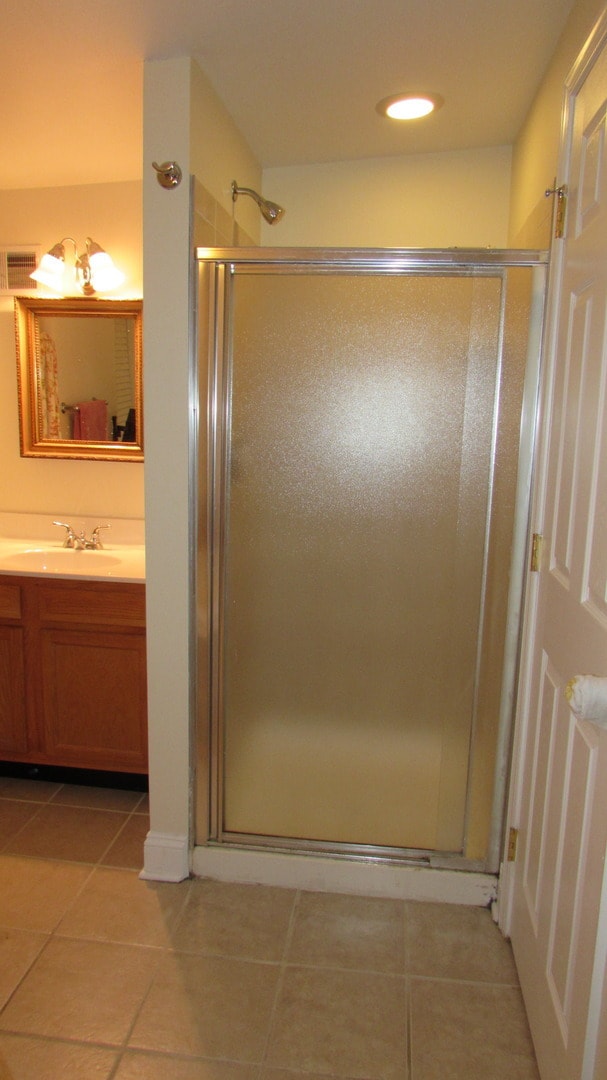 Building Photo - Amazing Rehab Townhome with Deck