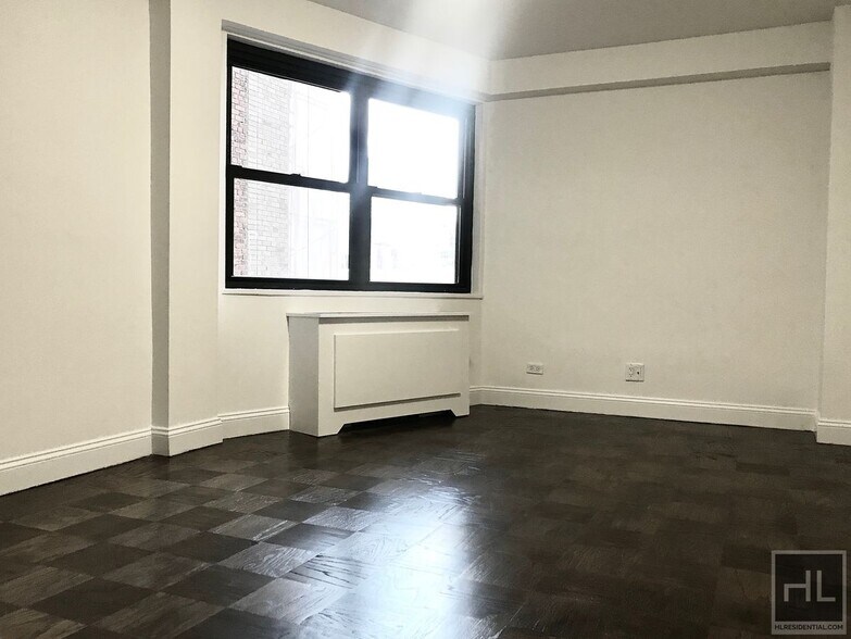 Building Photo - East 16th Street