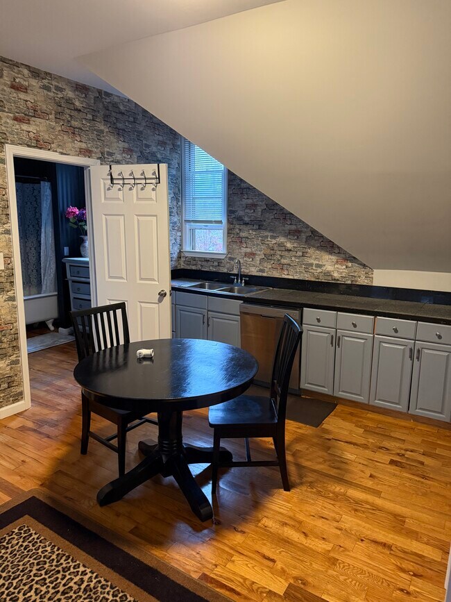 Building Photo - 118 Tarpon Trail SE