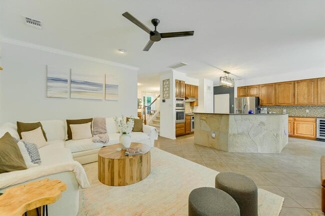Building Photo - 803 Crocus Dr