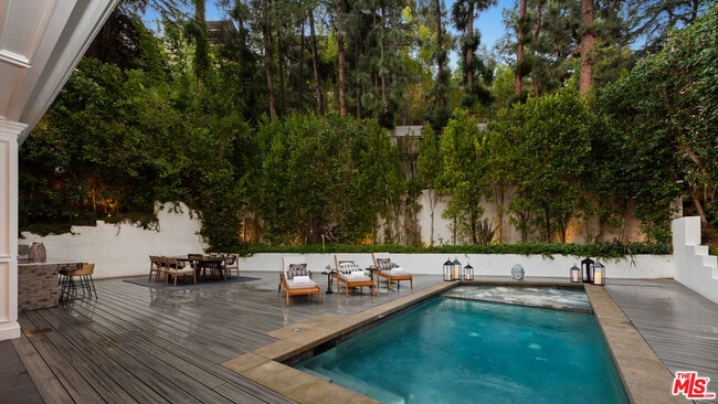 Building Photo - 1836 Laurel Canyon Blvd