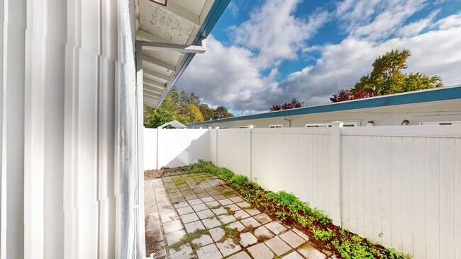 Building Photo - 15415 Marty Dr