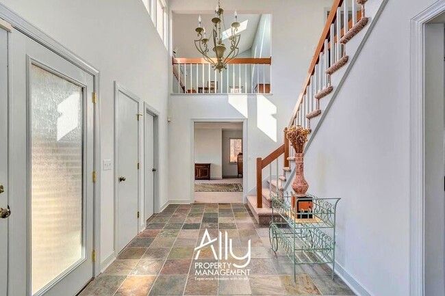 Building Photo - 501 Rookwood Pl