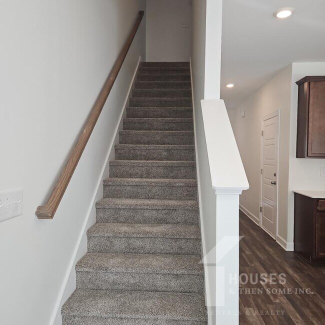 Building Photo - 614 Reese Ln