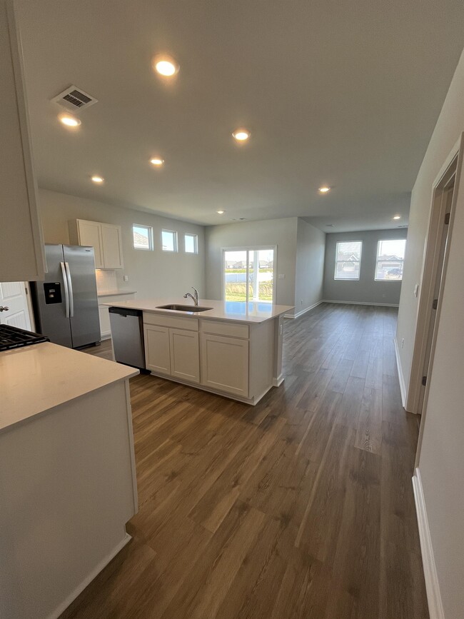 Building Photo - 6127 Japonica Ln