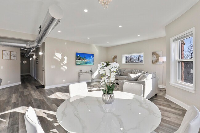 Building Photo - 1111 Bonnie Brae Pl