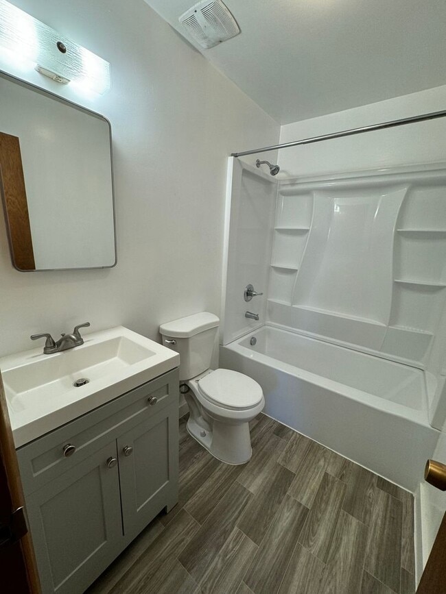 Building Photo - 2bdrm, 1 bath duplex with carport and fenced yard