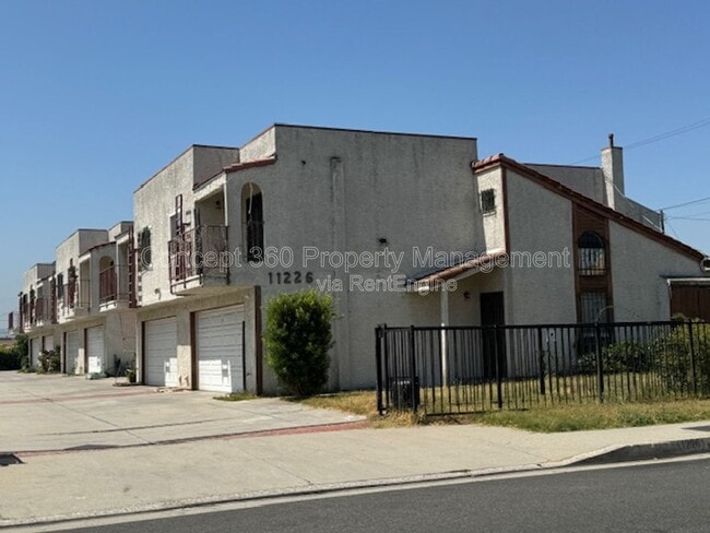 Building Photo - 11226 Elliott Ave
