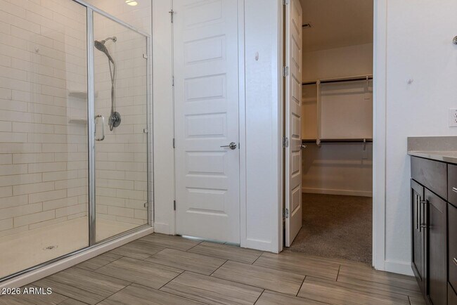 Building Photo - 9115 W Glenrosa Ave