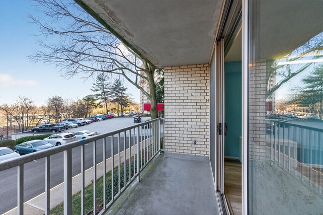 Building Photo - 2500 N Van Dorn St