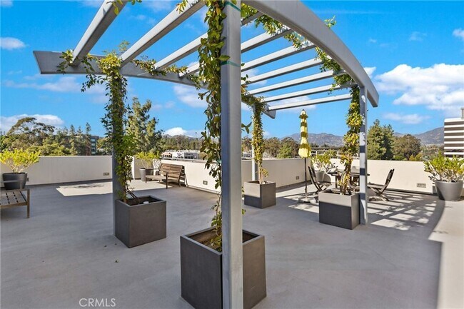 Building Photo - 159 W Green St