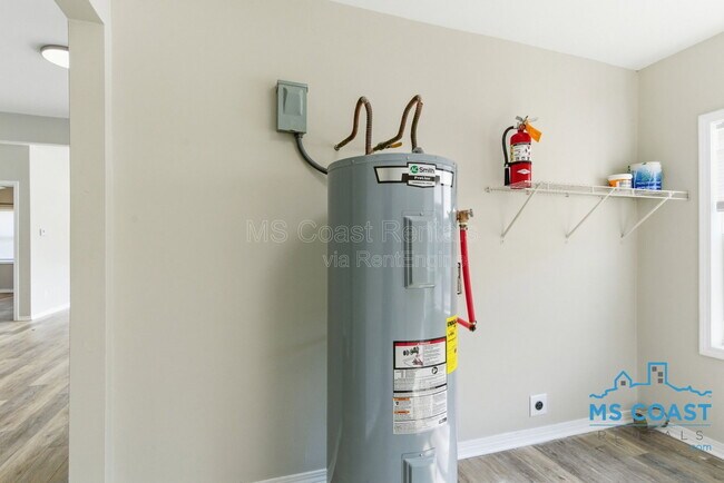 Building Photo - 962 Thelma St