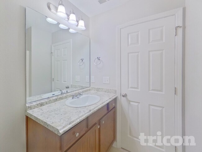 Building Photo - 420 Hedge Grove Ln