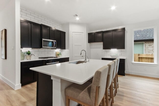 Building Photo - 363 Springfield Terrace Dr