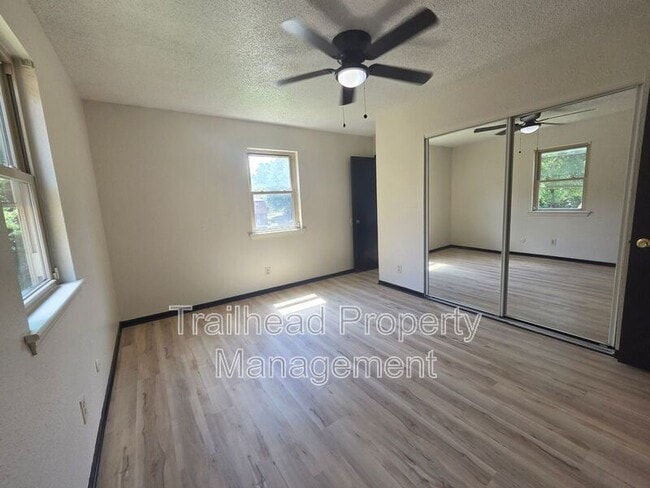 Building Photo - 1314 E Frederick St