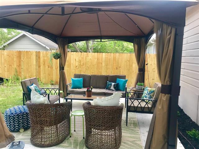 Building Photo - 810 N Alamo Rd