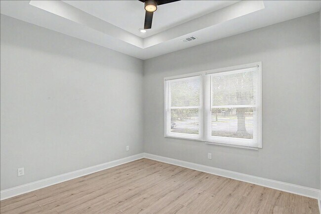 Building Photo - 1019 W 35th St