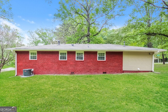 Building Photo - 5550 Longmeadow Ln