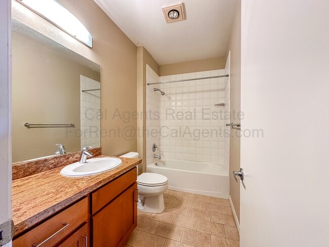 Building Photo - 13 Schooner Ct