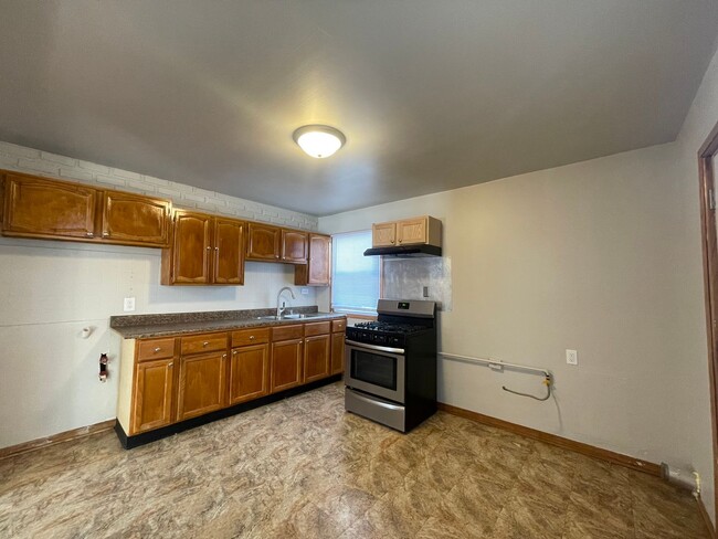 Building Photo - 3BD/1BA Home In Gary