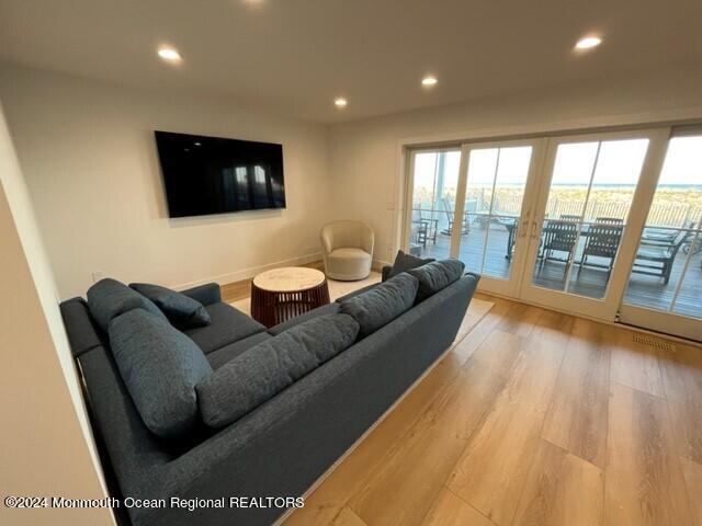 Building Photo - 3632 Ocean Terrace