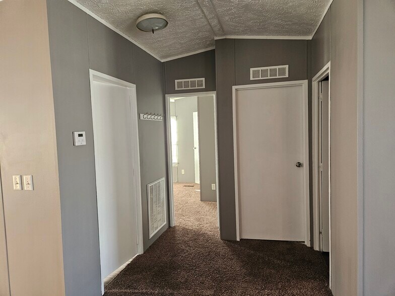 Building Photo - 45 Lynnwood Cir