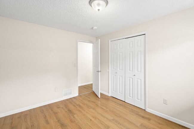 Building Photo - 818 E Princeton Ave