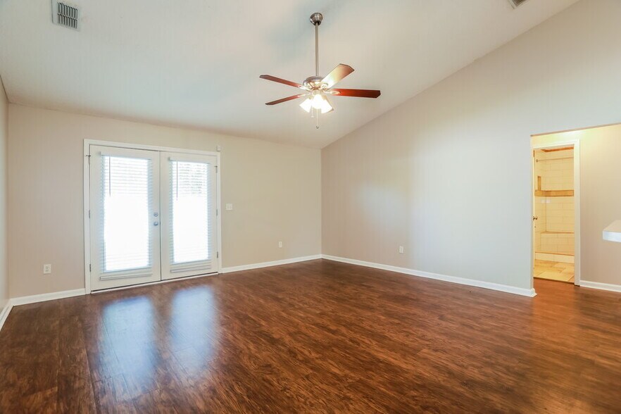 Building Photo - 1563 Bay Harbor Dr