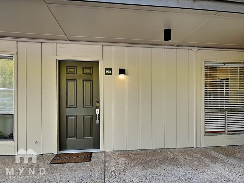 Building Photo - 500 E Riverside Dr